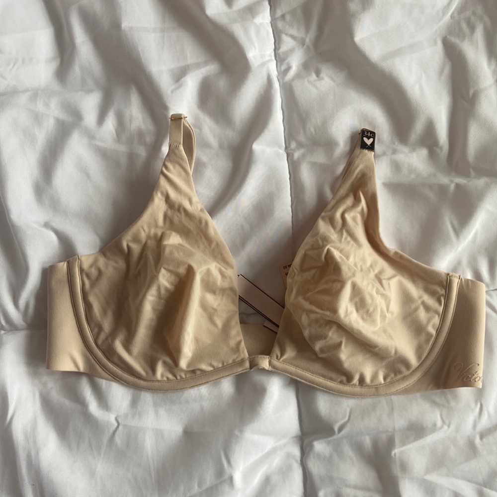 NWT Victoria’s Secret incredible bra plunge.